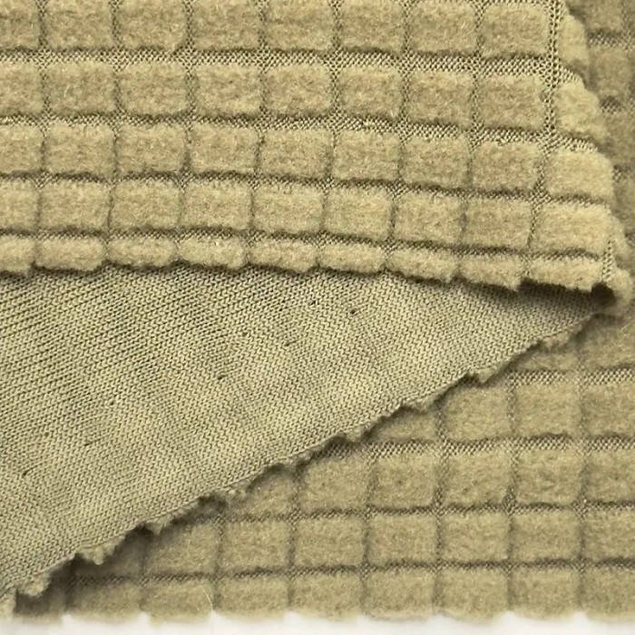 Tissu polyester relief à carreaux velouté vert sauge