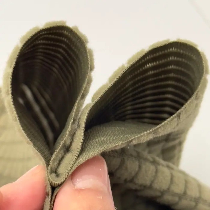 Tissu polyester relief à carreaux velouté vert sauge