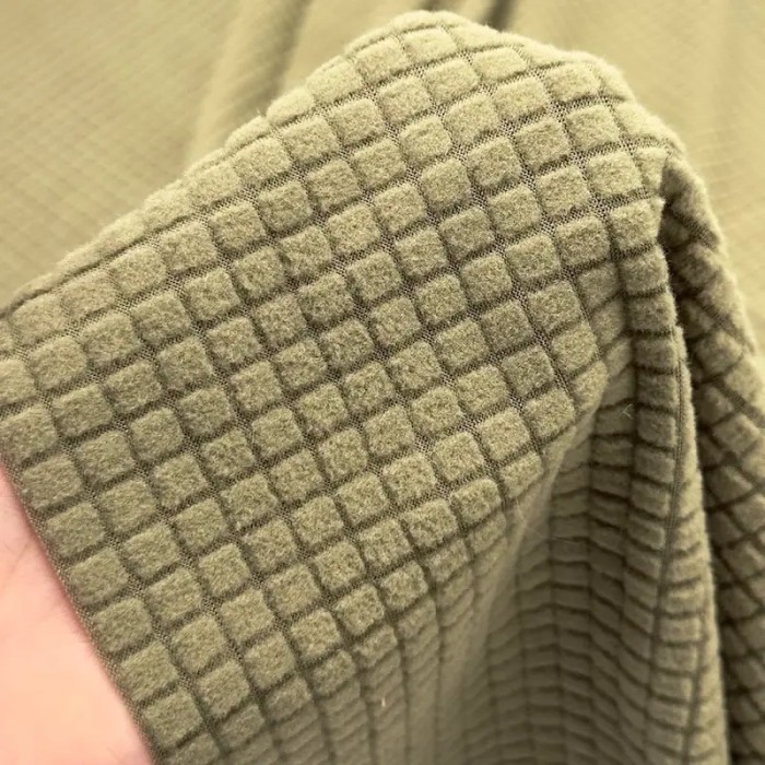 Tissu polyester relief à carreaux velouté vert sauge