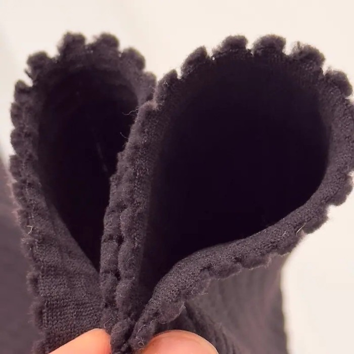 Tissu polyester relief à carreaux velouté aubergine