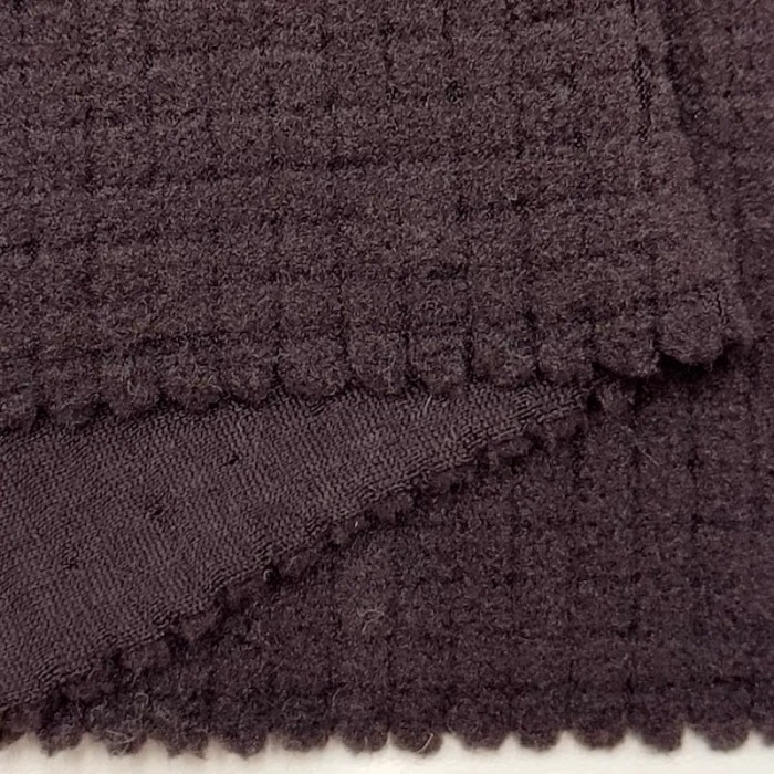 Tissu polyester relief à carreaux velouté aubergine