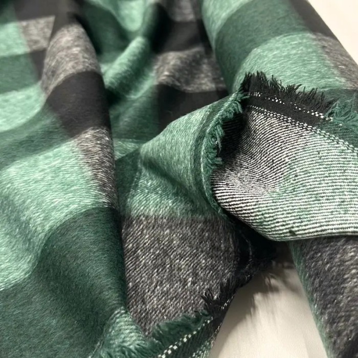 Tissu aspect lainage polyester coton effet flanelle à grands carreaux noir vert Tissu aspect lainage polyester coton effet flanelle à grands carreaux noir vert
