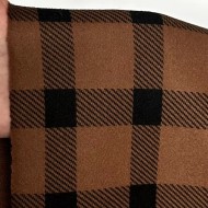 Tissu polyester effet flanelle à carreaux noir sur fond marron Tissu polyester effet flanelle à carreaux noir sur fond marron