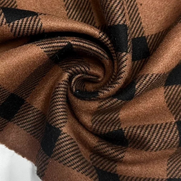 Tissu polyester effet flanelle à carreaux noir sur fond marron Tissu polyester effet flanelle à carreaux noir sur fond marron