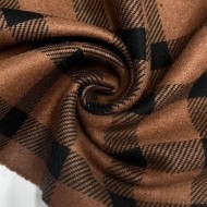 Tissu polyester effet flanelle à carreaux noir sur fond marron Tissu polyester effet flanelle à carreaux noir sur fond marron