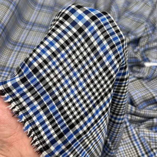 Tissu 100% viscose motif prince-de-galles bleu et noir Tissu 100% viscose motif prince-de-galles bleu et noir