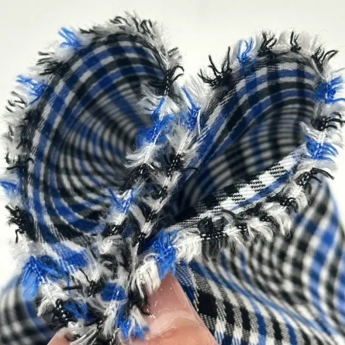 Tissu 100% viscose motif prince-de-galles bleu et noir Tissu 100% viscose motif prince-de-galles bleu et noir