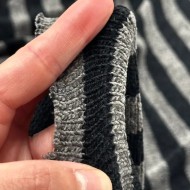 Tissu maille polyester effet chenille à rayures gris et noir Tissu maille polyester effet chenille à rayures gris et noir