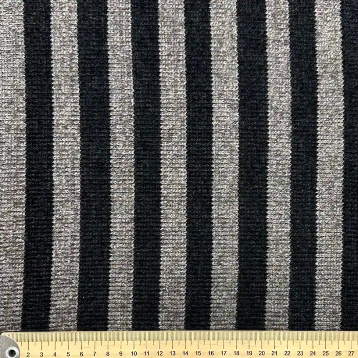 Tissu maille polyester effet chenille à rayures gris et noir Tissu maille polyester effet chenille à rayures gris et noir