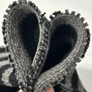 Tissu maille polyester effet chenille à rayures gris et noir Tissu maille polyester effet chenille à rayures gris et noir