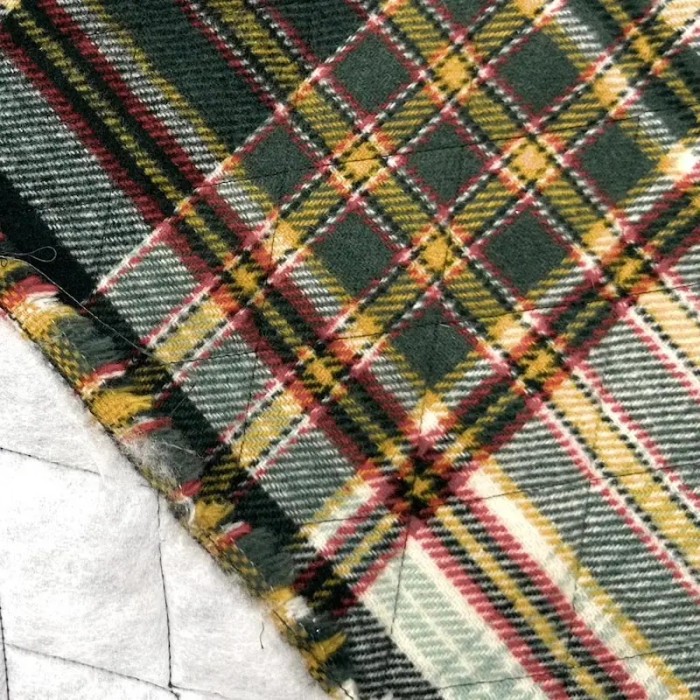 Tissu matelassé polyester laine écossais moutarde rouge sur vert Tissu matelassé polyester laine écossais moutarde rouge sur vert