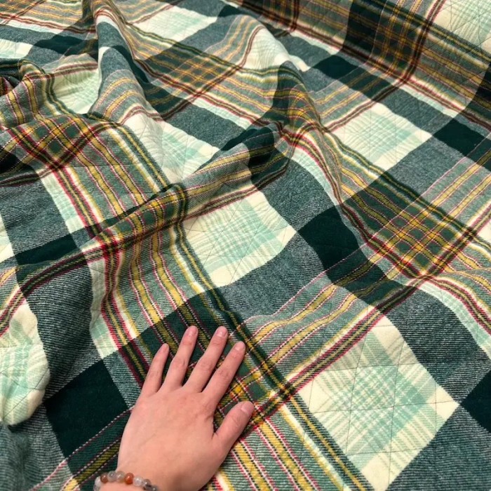 Tissu matelassé polyester laine écossais moutarde rouge sur vert Tissu matelassé polyester laine écossais moutarde rouge sur vert