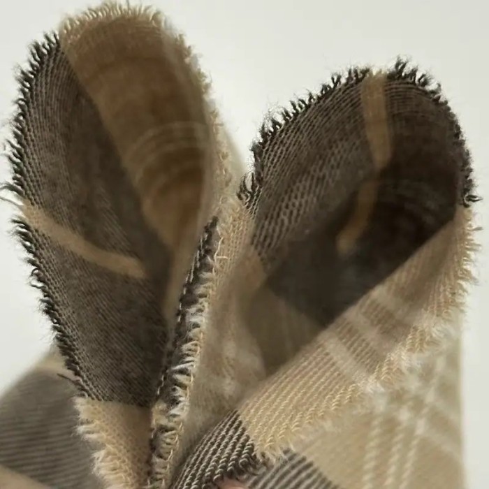 Tissu 100% coton à carreaux beiges et taupe Tissu 100% coton à carreaux beiges et taupe