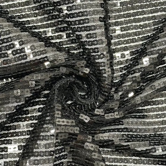 Tissu sequins brodé sur tulle polyester noir Tissu sequins brodé sur tulle polyester noir