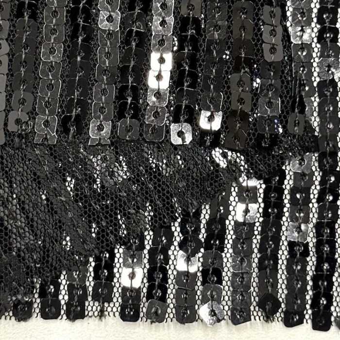 Tissu sequins brodé sur tulle polyester noir Tissu sequins brodé sur tulle polyester noir