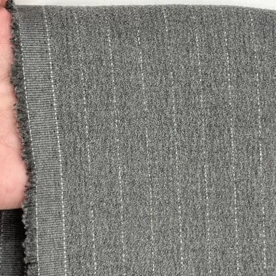 Tissu crêpe polyester viscose rayé blanc sur gris clair Tissu crêpe polyester viscose rayé blanc sur gris clair