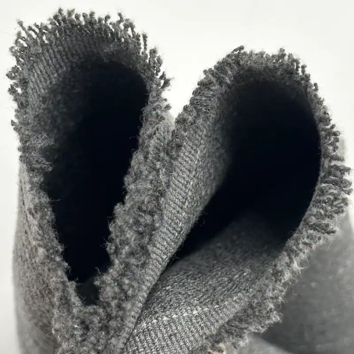 Tissu crêpe polyester viscose rayé blanc sur gris clair Tissu crêpe polyester viscose rayé blanc sur gris clair
