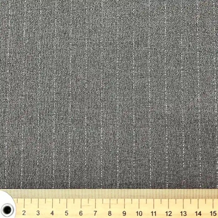 Tissu crêpe polyester viscose rayé blanc sur gris clair Tissu crêpe polyester viscose rayé blanc sur gris clair