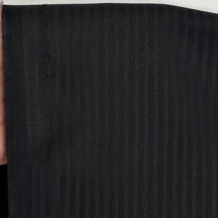 Tissu cotonnade coton polyester à fines rayures satinées noir Tissu cotonnade coton polyester à fines rayures satinées noir