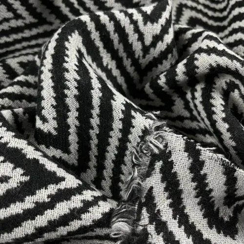 Tissu lainage acrylique à rayures chevron noir blanc