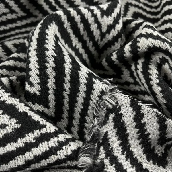 Tissu lainage acrylique à rayures chevron noir blanc Tissu lainage acrylique à rayures chevron noir blanc