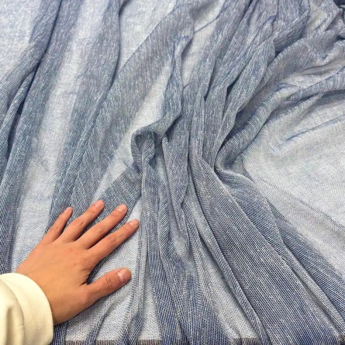 Tissu Voilage grand largeur polyester aspect lin uni bleu