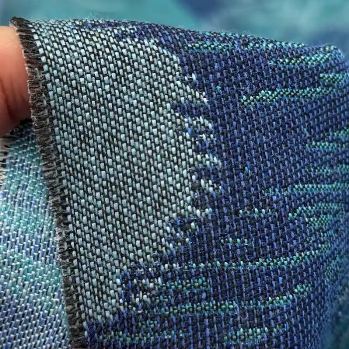 Tissu Jacquard Grand Largeur Polyester Coton Plumes de Paons Bleu Marine Sur Bleu Canard