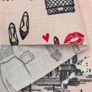 Tissu coton enduit J'aime Paris Tour Eiffel noir et écru sur fond rose poudré