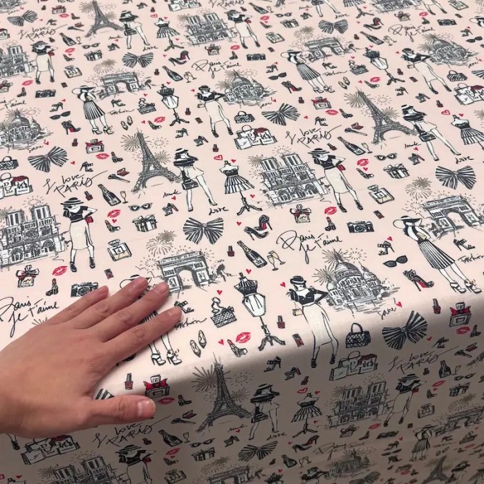 Tissu coton enduit J'aime Paris Tour Eiffel noir et écru sur fond rose poudré