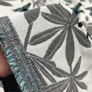 Tissu Jacquard Grand Largeur Double Tissage Polyester Coton Papillons Bleu Feuillages Gris Sur Fond Blanc