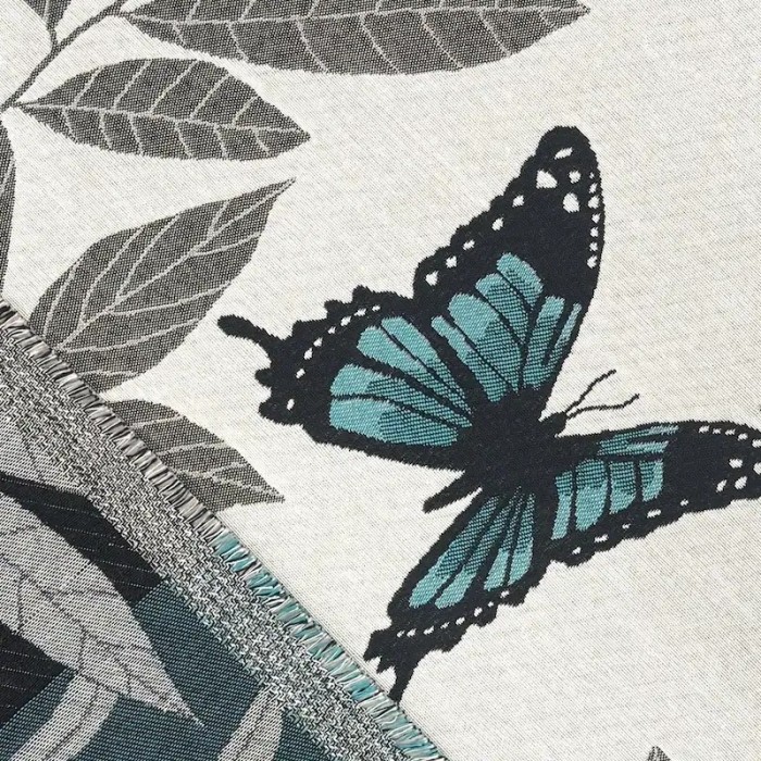 Tissu Jacquard Grand Largeur Double Tissage Polyester Coton Papillons Bleu Feuillages Gris Sur Fond Blanc