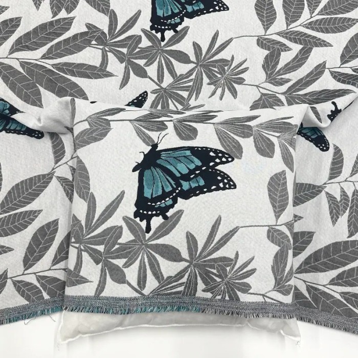Tissu Jacquard Grand Largeur Double Tissage Polyester Coton Papillons Bleu Feuillages Gris Sur Fond Blanc