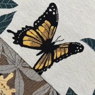 Tissu Jacquard Double Tissage Polyester Coton Papillons Ocre Feuillages Vert Profond Sur Fond Blanc