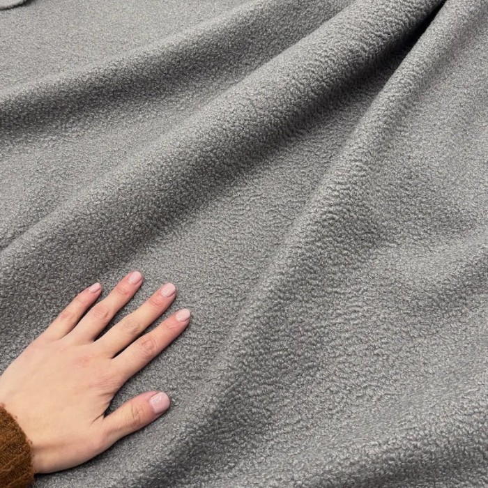 Tissu Polyester Fausse Fourrure Mouton Gris Clair Uni - Coupon 300cm x 145cm