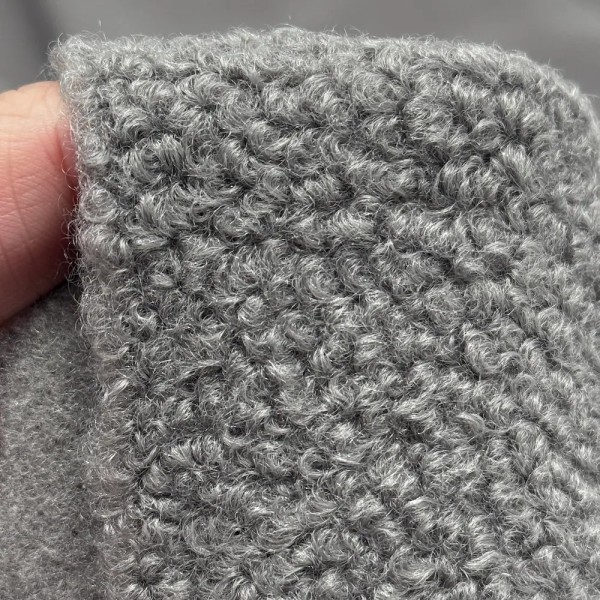 Tissu Polyester Fausse Fourrure Mouton Gris Clair Uni - Coupon 200cm x 145cm