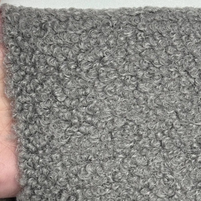 Tissu Polyester Fausse Fourrure Mouton Gris Clair Uni - Coupon 200cm x 145cm