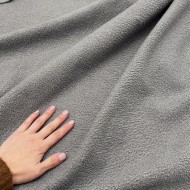 Tissu Polyester Fausse Fourrure Mouton Gris Clair Uni - Coupon 200cm x 145cm