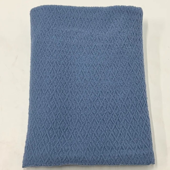 Tissu Polaire Polyester Gaufrée Losange Bleu Ardoise Uni- Coupon 200cm x180cm