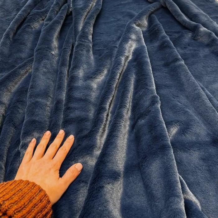 Tissu Doudou Polyester Poils Court Bleu Pétrole Uni- Coupon 150cm x 300cm