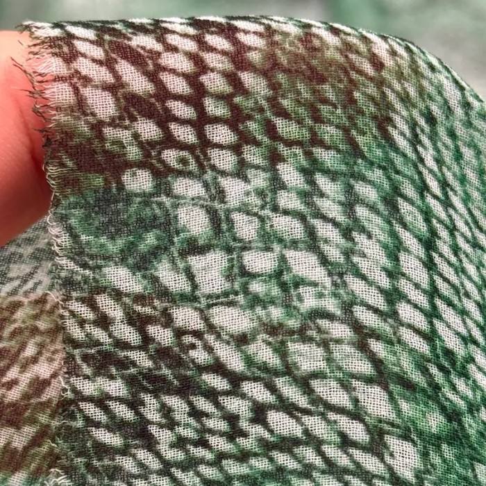 Tissu Voile Polyester Vert Serpentine Python Uni