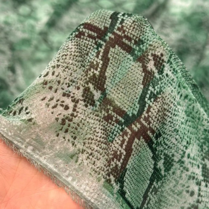Tissu Voile Polyester Vert Serpentine Python Uni