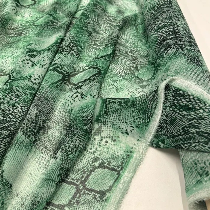 Tissu Voile Polyester Vert Serpentine Python Uni