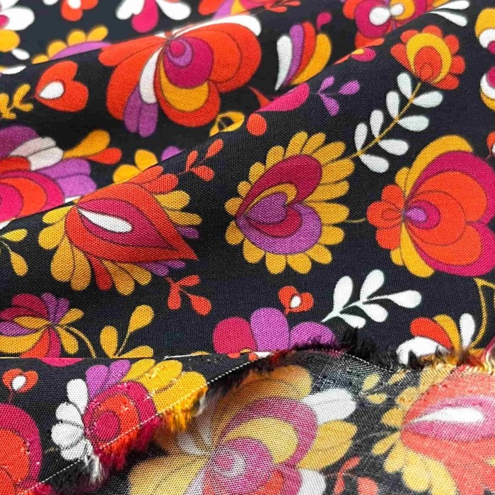 Tissu viscose fleurs power noir