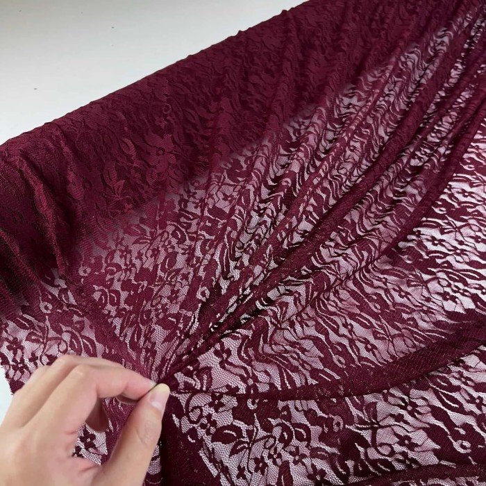 Tissu polyester dentelle fleurs bordeaux Tissu polyester dentelle fleurs bordeaux