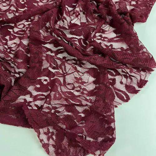 Tissu polyester dentelle fleurs bordeaux