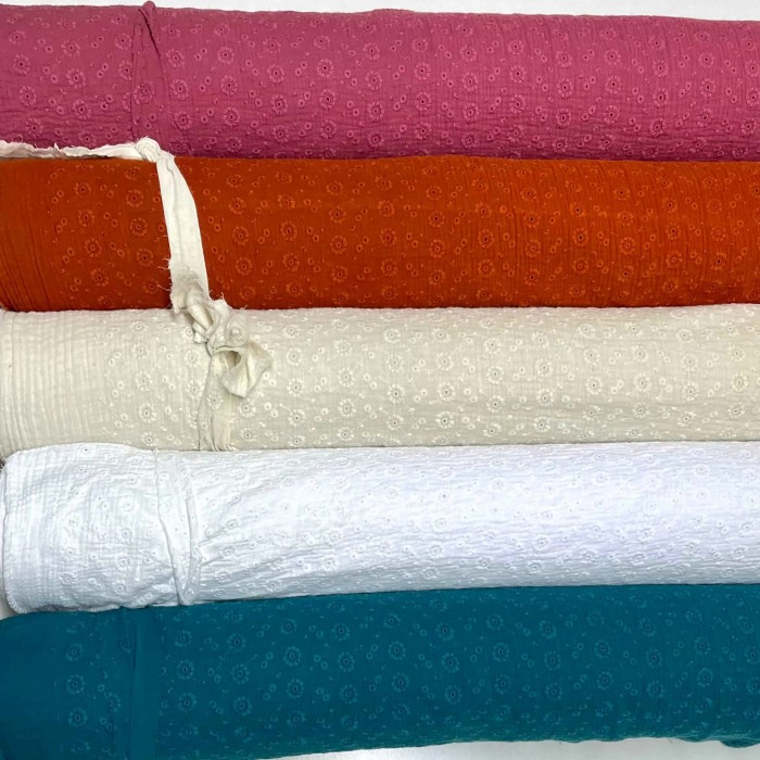 Tissu Double gaze broderie Suzy rouille Tissu Double gaze broderie Suzy rouille