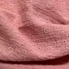 Tissu Double gaze broderie Agnes Rose poudré Tissu Double gaze broderie Agnes Rose poudré
