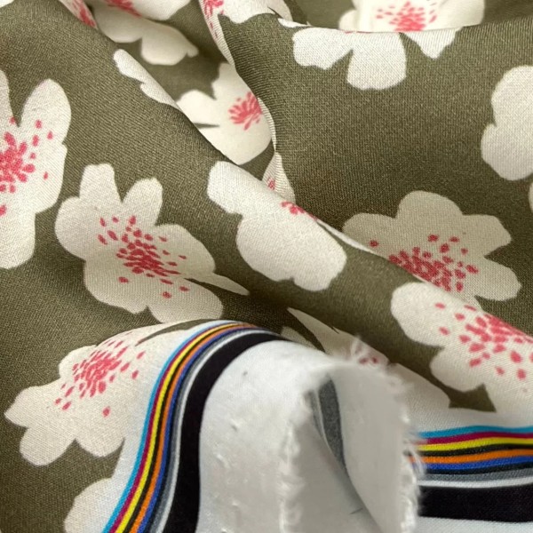 Tissu fleurs sur fond kaki coupon 100 x 140cm Tissu fleurs sur fond kaki coupon 100 x 140cm