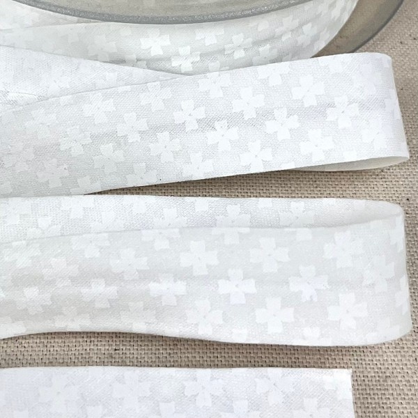 Biais coton imprimé croix 20mm blanc Biais coton imprimé croix 20mm blanc