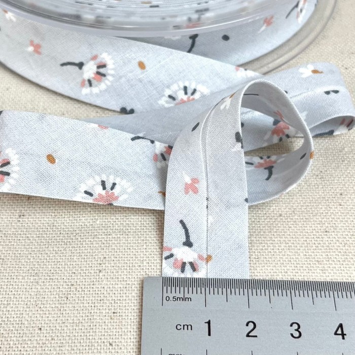 Biais coton imprimé fleurs 20mm bleu ciel Biais coton imprimé fleurs 20mm bleu ciel
